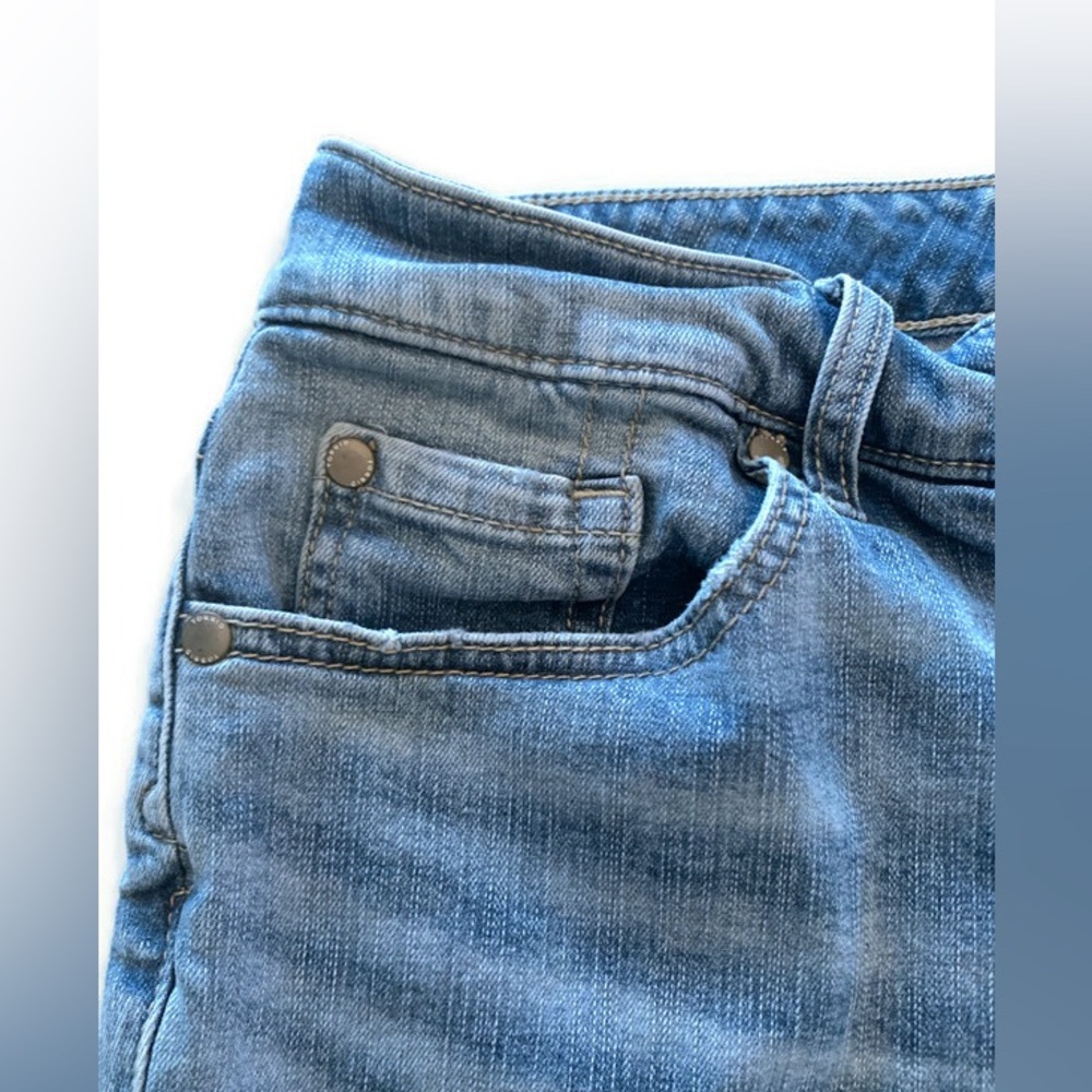 Torrid Plus Size 5-Inch Stretch Denim High-Rise Jean Shorts Size 14 - Picture 5 of 5